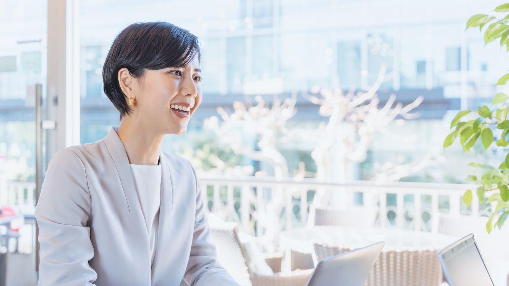 高ストレス者の面接指導を受ける女性従業員.jpg